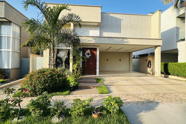 Casa de Alto Padrão à Venda no Condomínio Mirante do Vale